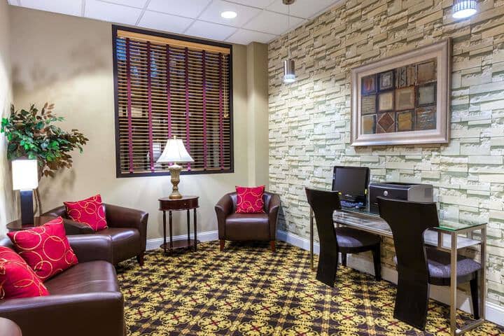 Business Center 15 of 17